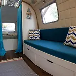 Luxury Vintage Airstream Rv/caravan Retro Charm Meets Comfort 希典