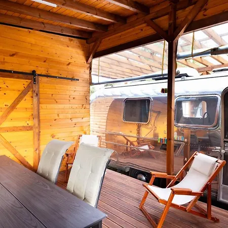 Luxury Vintage Airstream Rv/caravan Retro Charm Meets Comfort קיטן