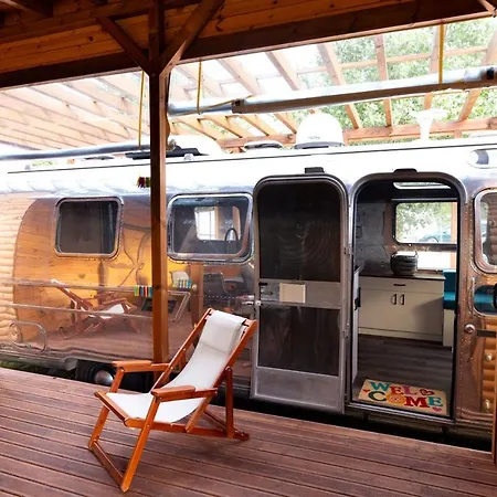 Luxury Vintage Airstream Rv/caravan Retro Charm Meets Comfort קיטן